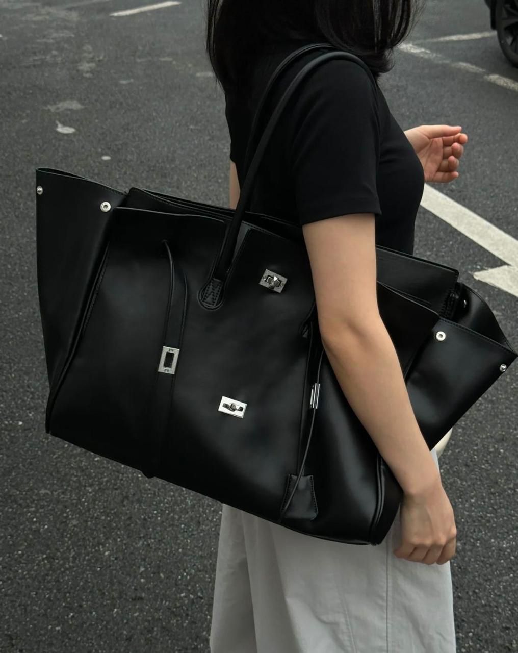 Balenciaga Bel Air Carry Bags