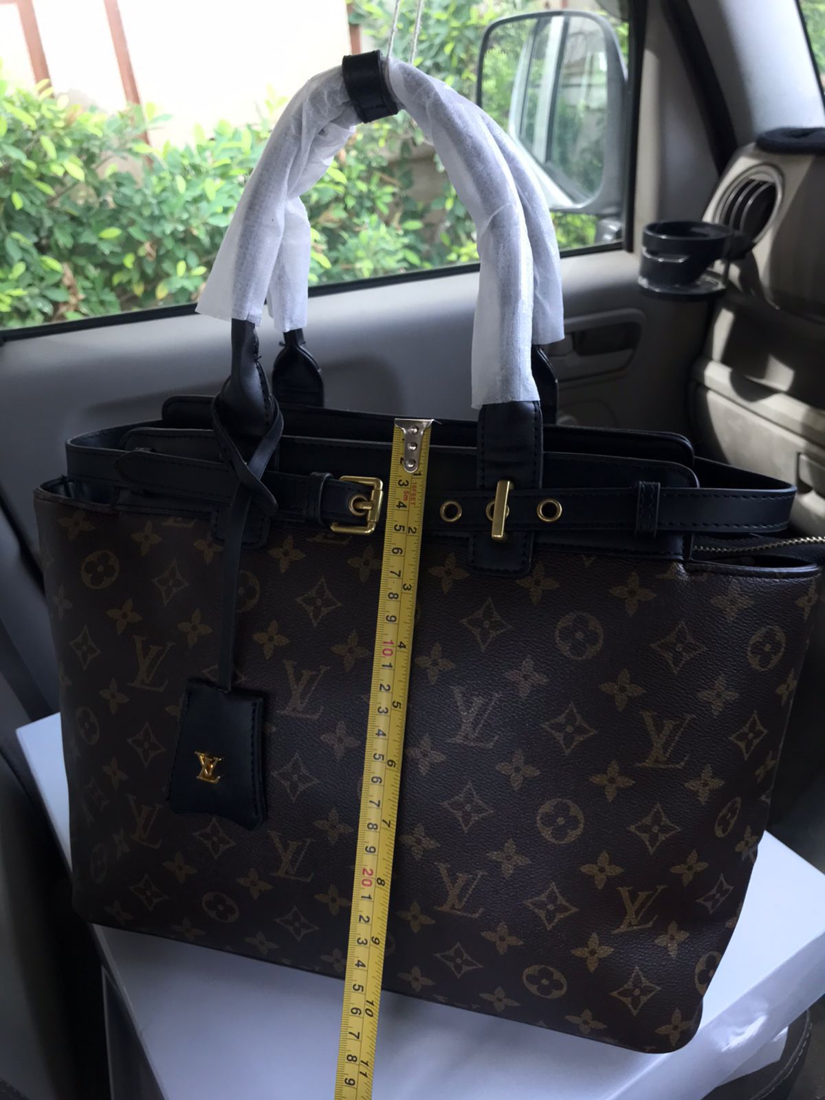 LOUIS Vuitton Tote Bags