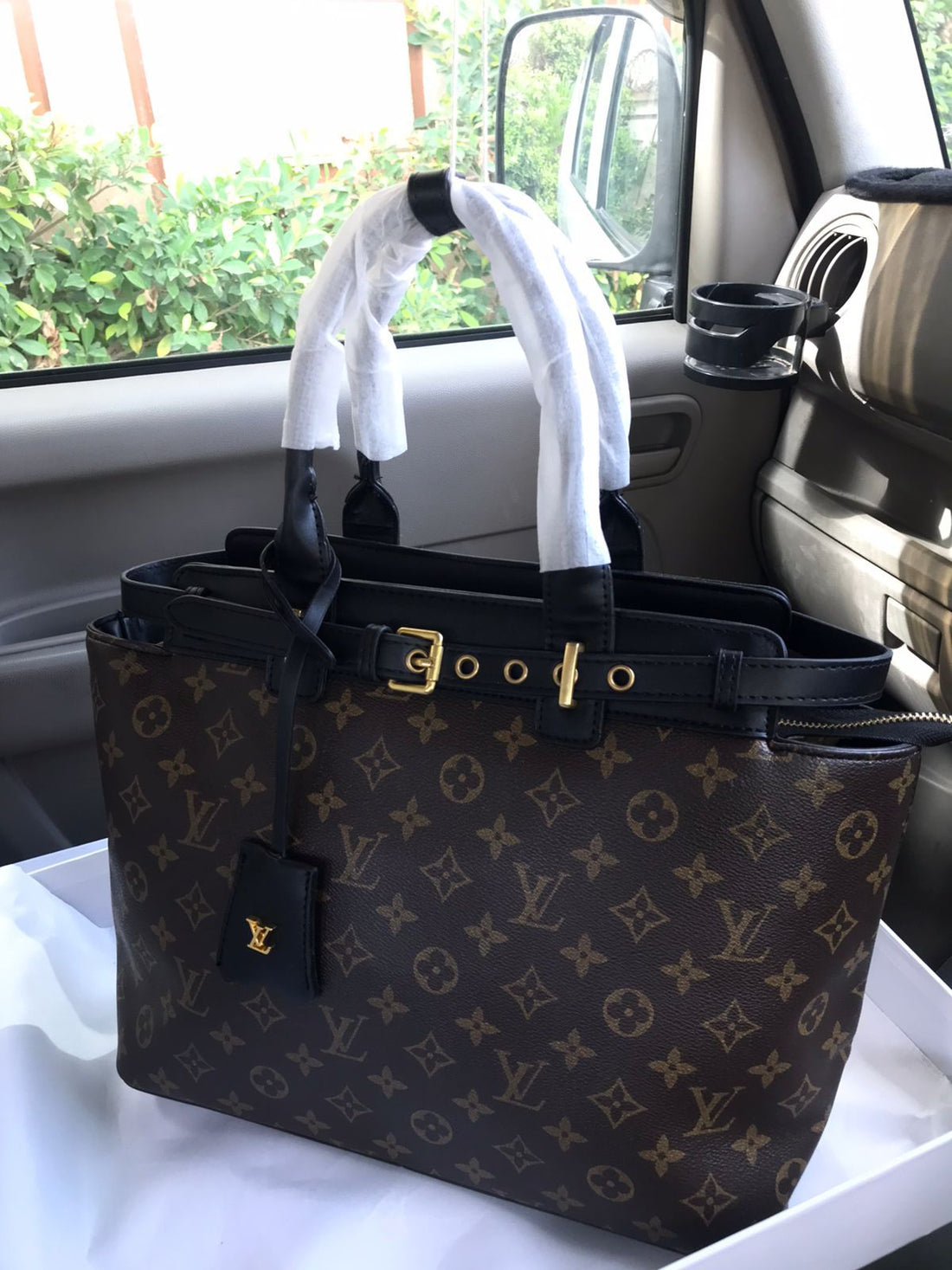 LOUIS Vuitton Tote Bags