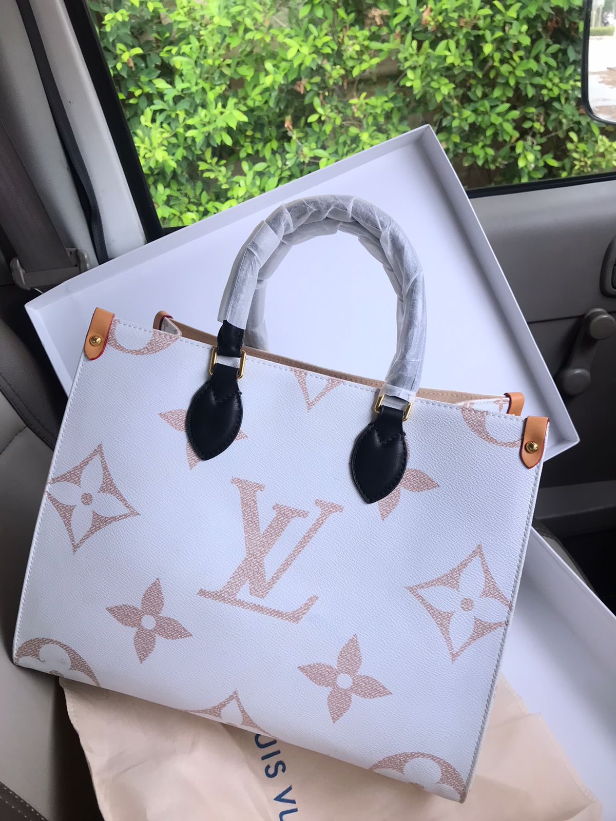 Louis Vuitton OnTheGo Tote Bag