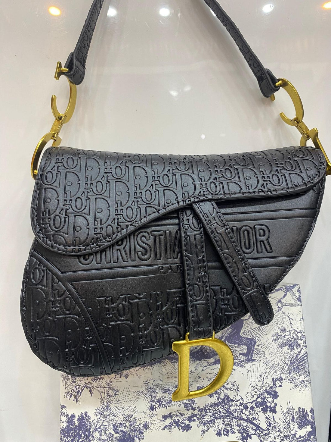 Saddle Black