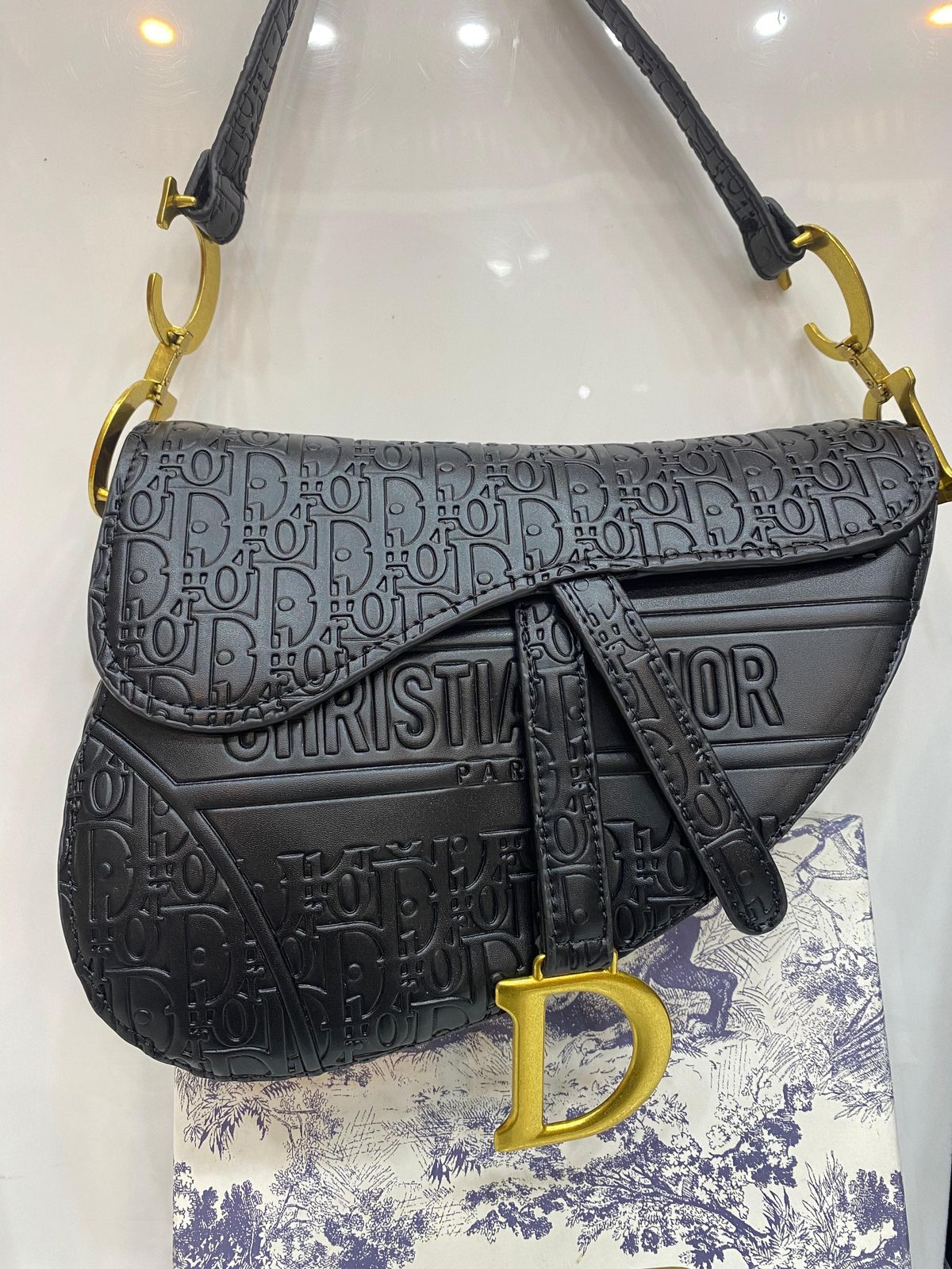 Saddle Black