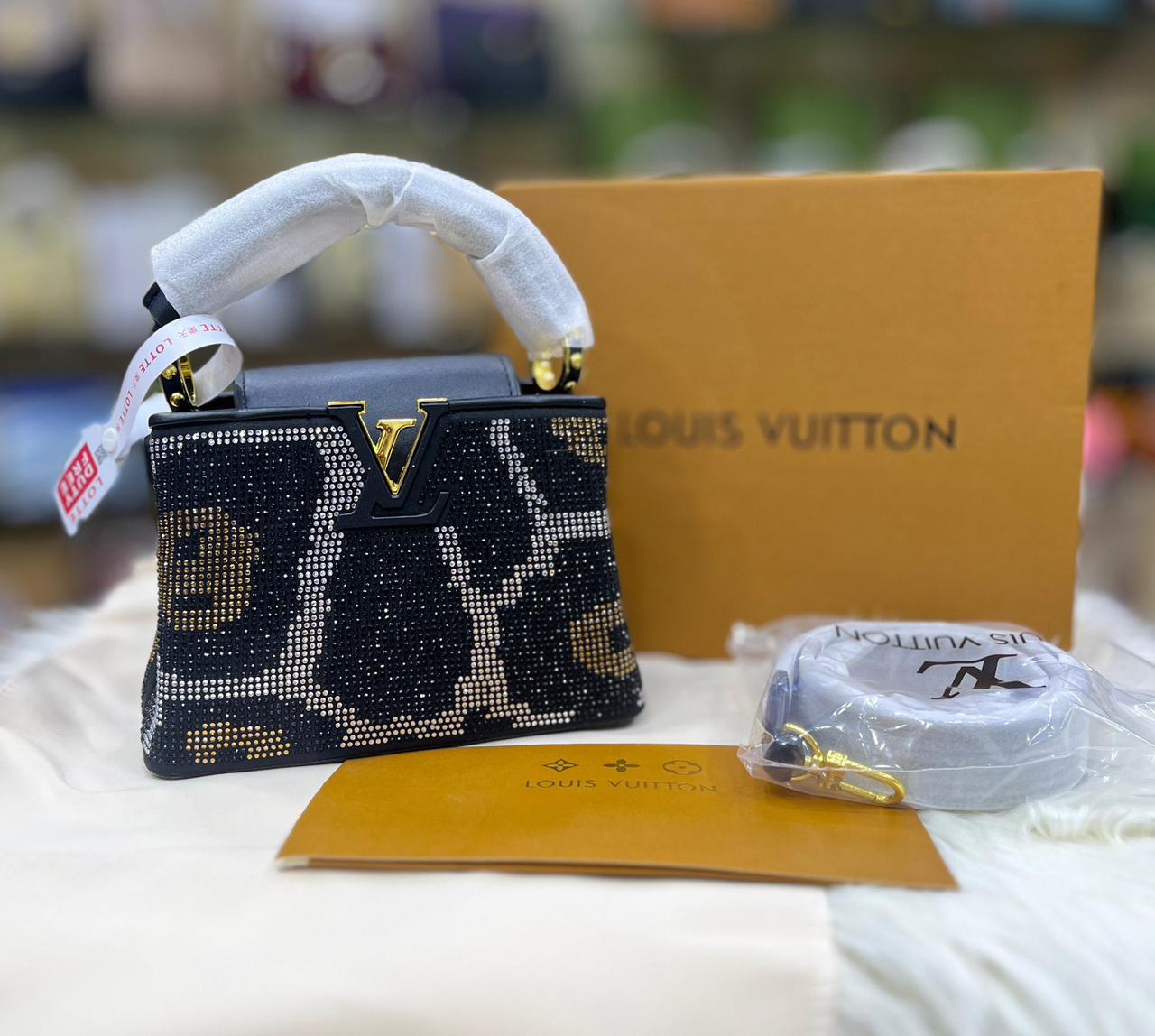Lou 813 Handbag