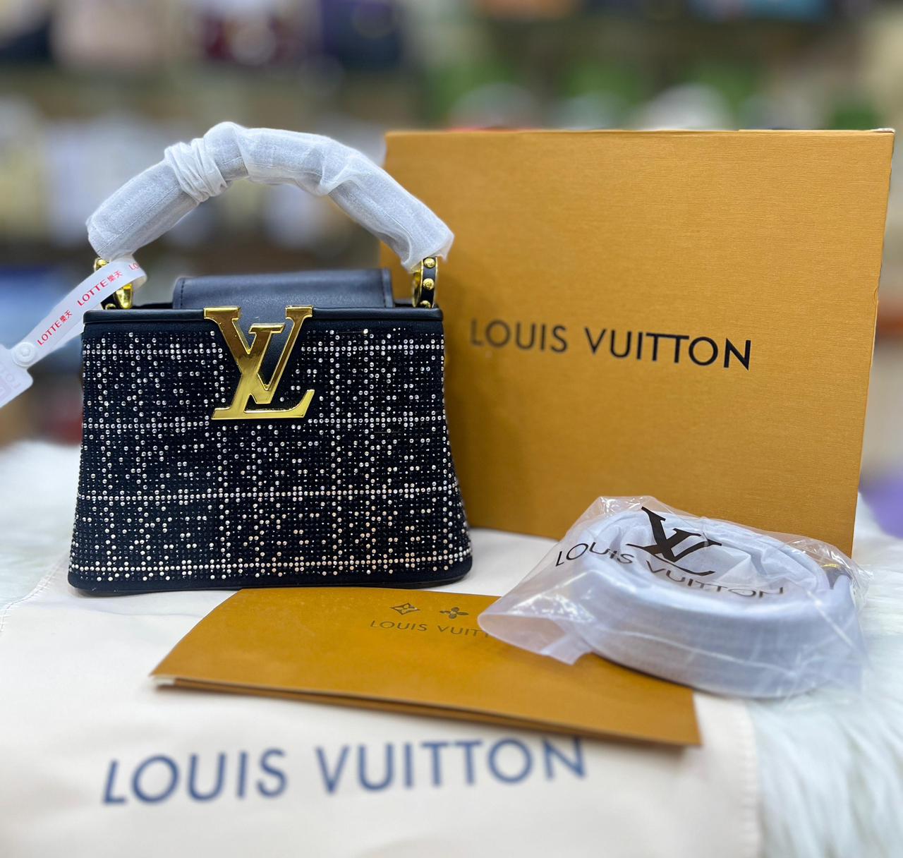 Lou 813 Handbag
