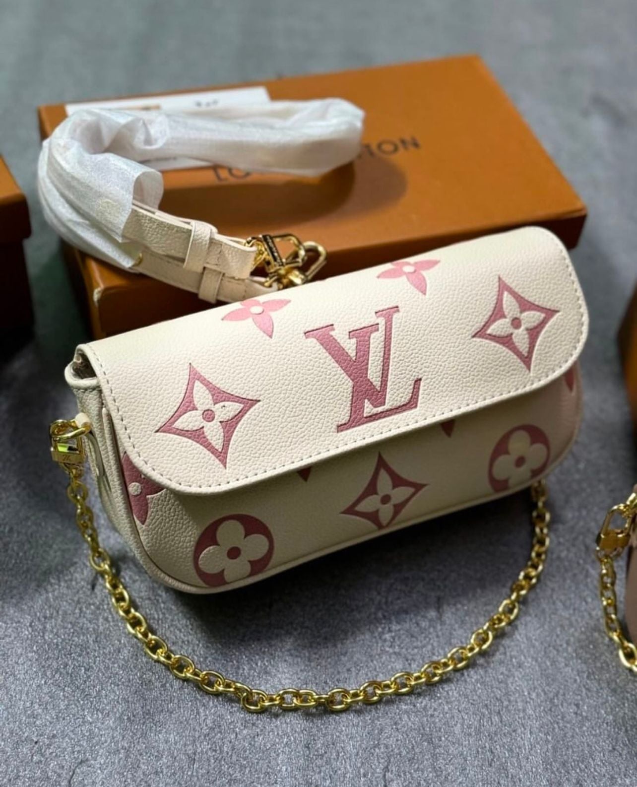 Ivy Wallet Bag with Chain