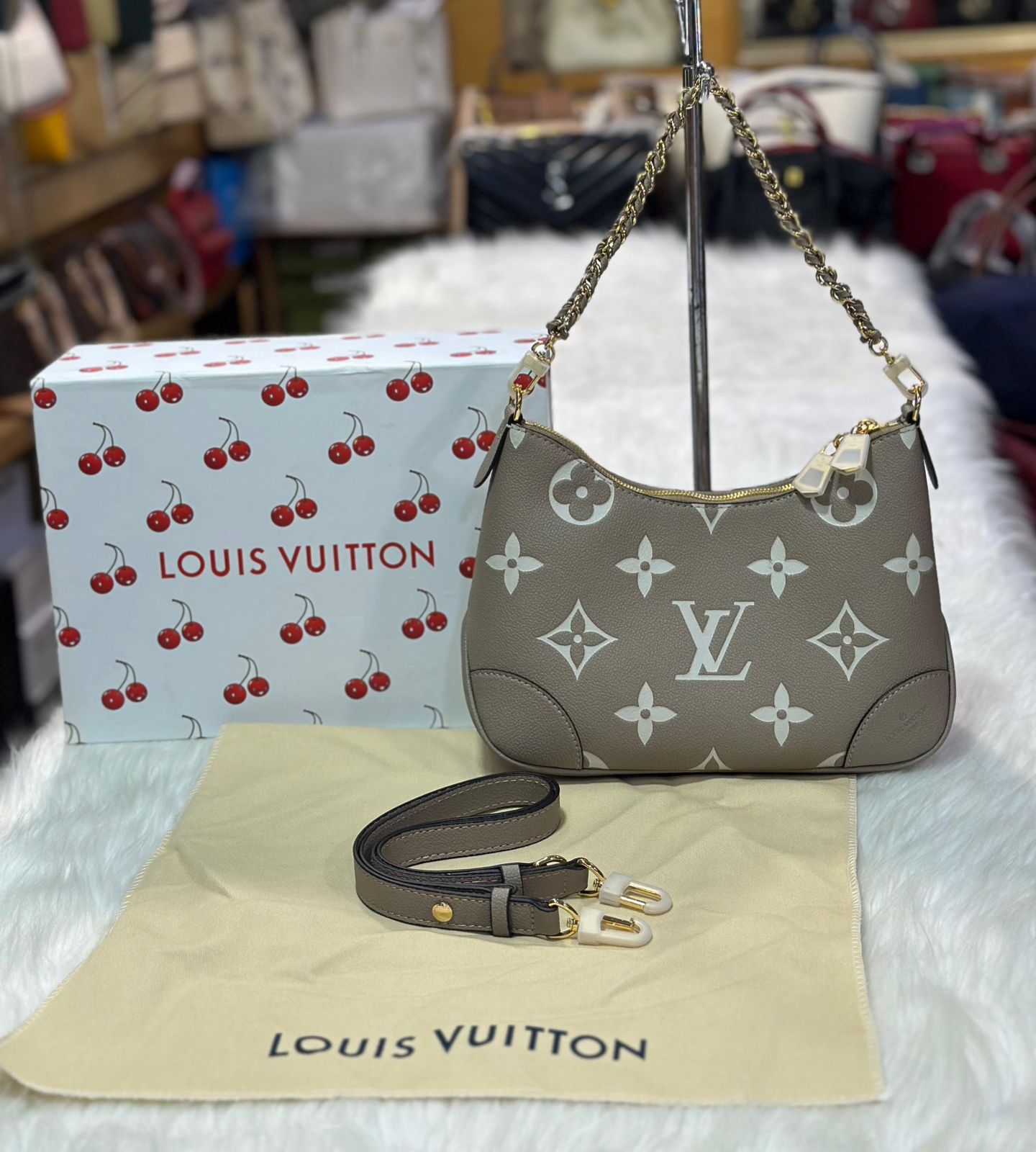 Lv Classic Shoulder Bag