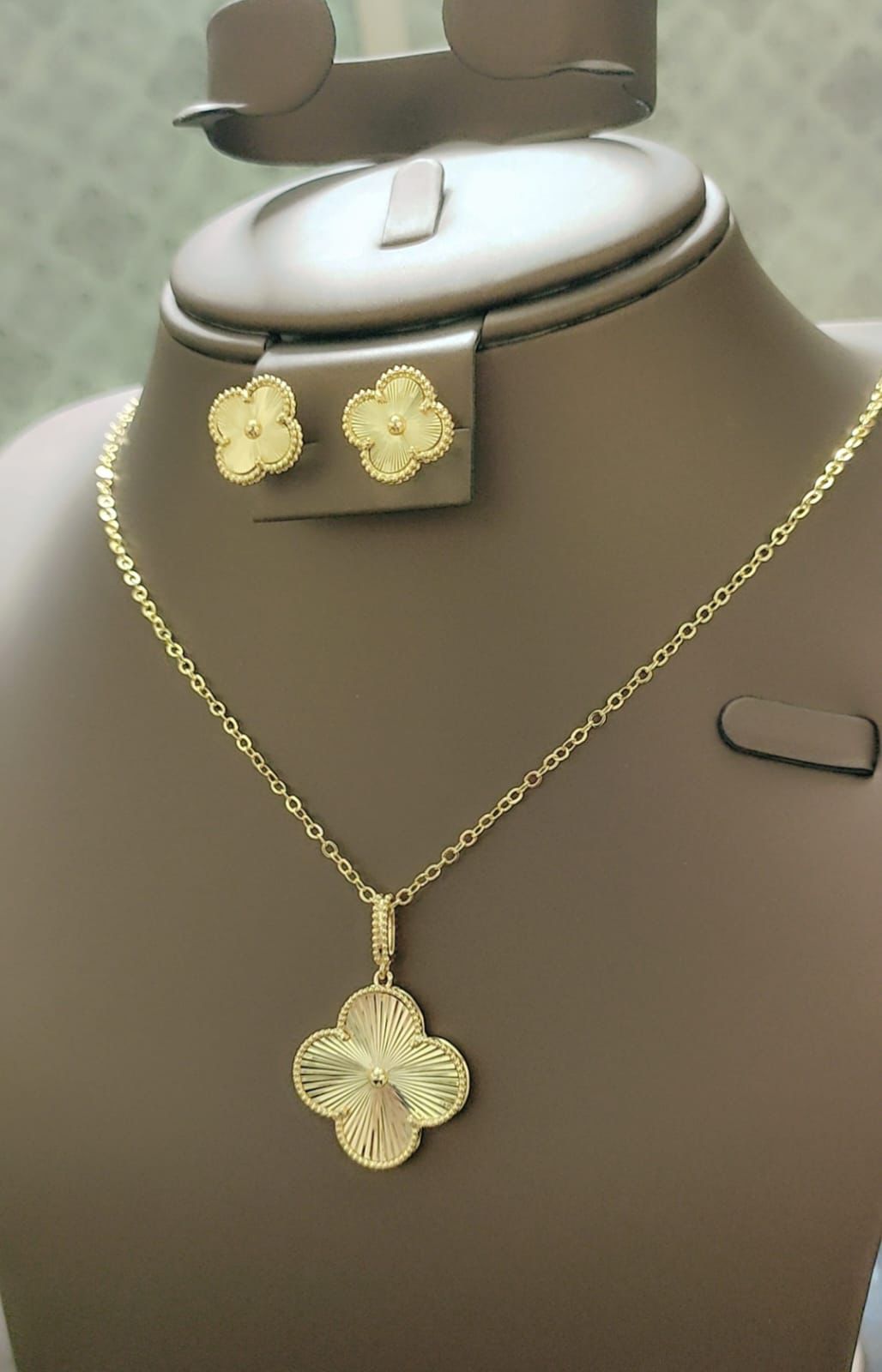 Van Cleef and Arpels Set