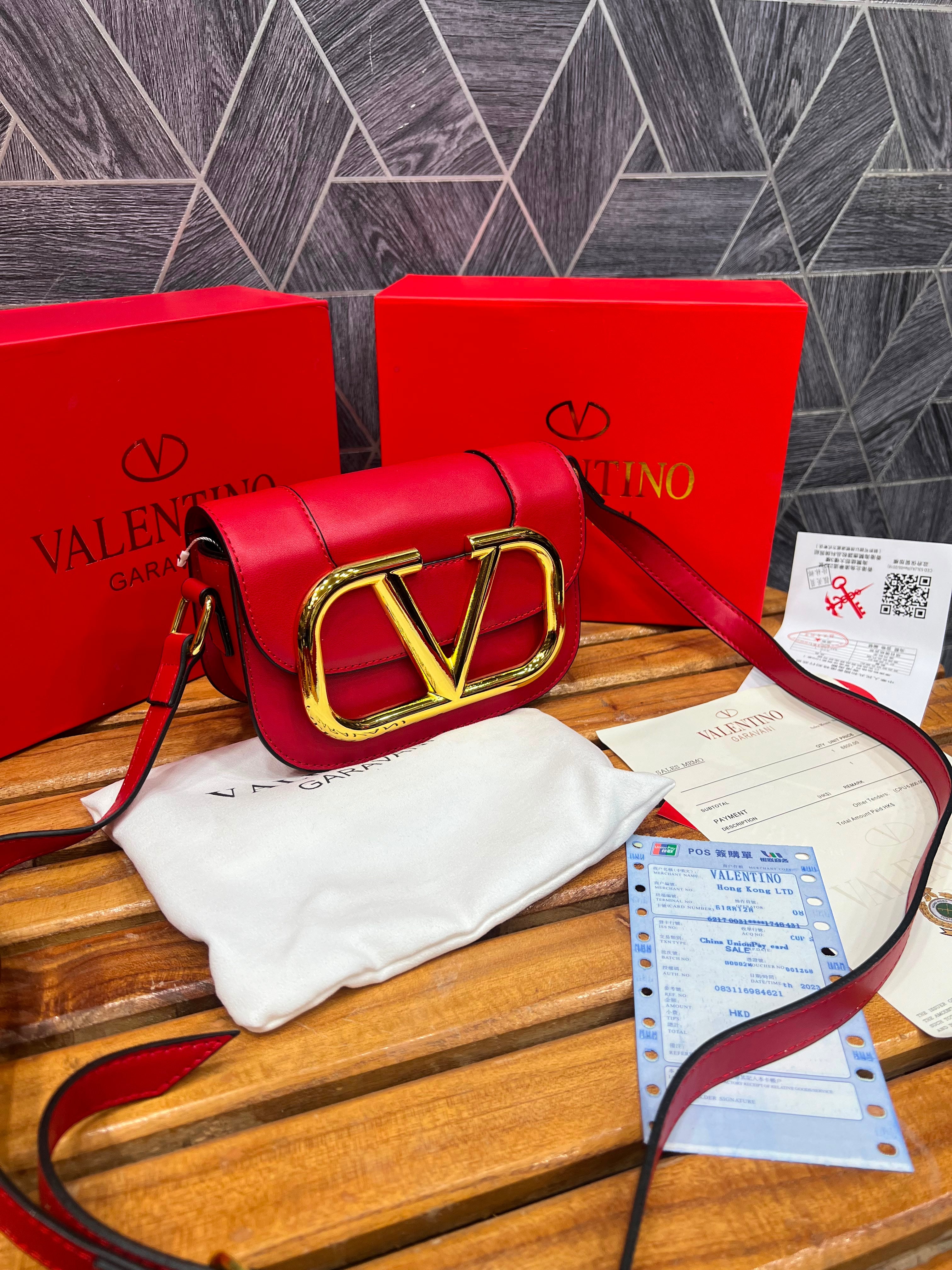 V Logo Signature Supervee Crossbody Bag