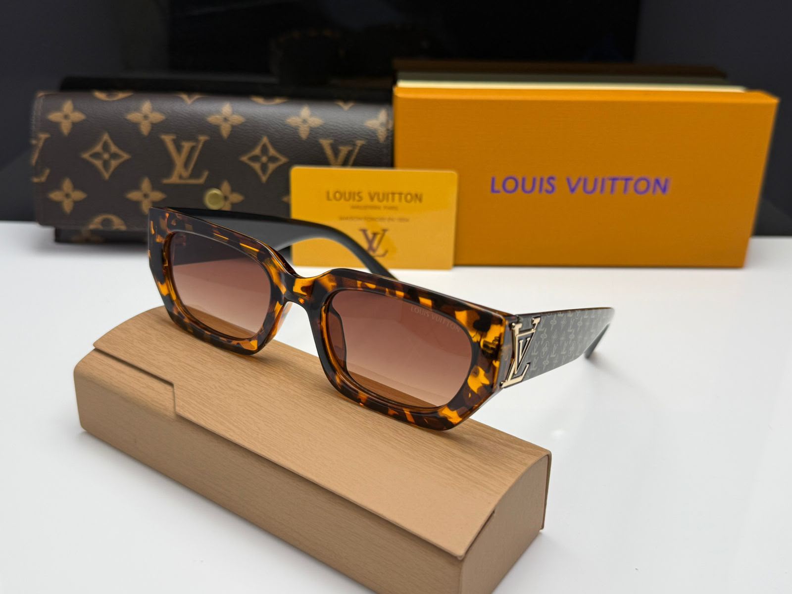 Lv Beach Unisex Sunglasses