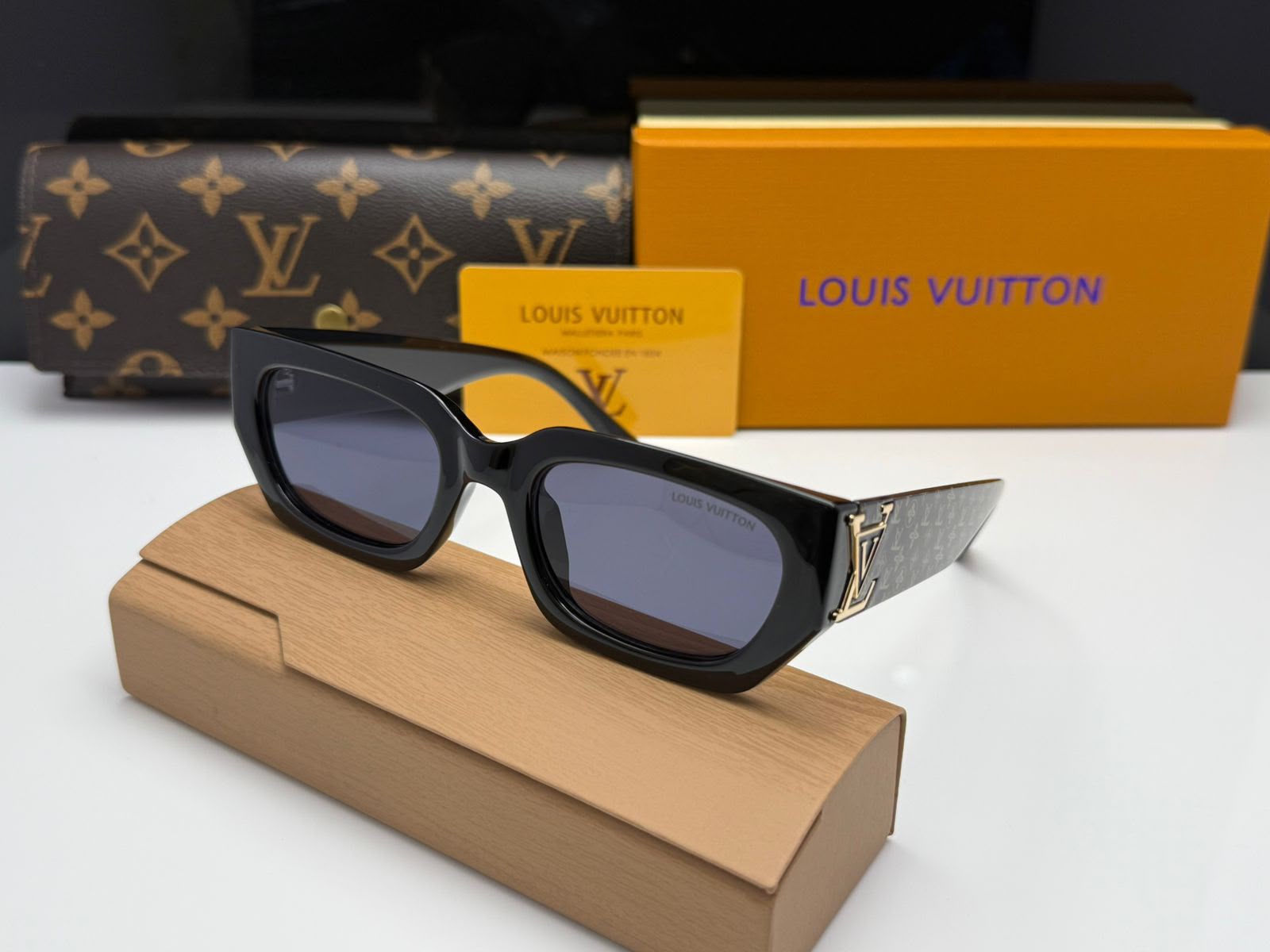 Lv Beach Unisex Sunglasses
