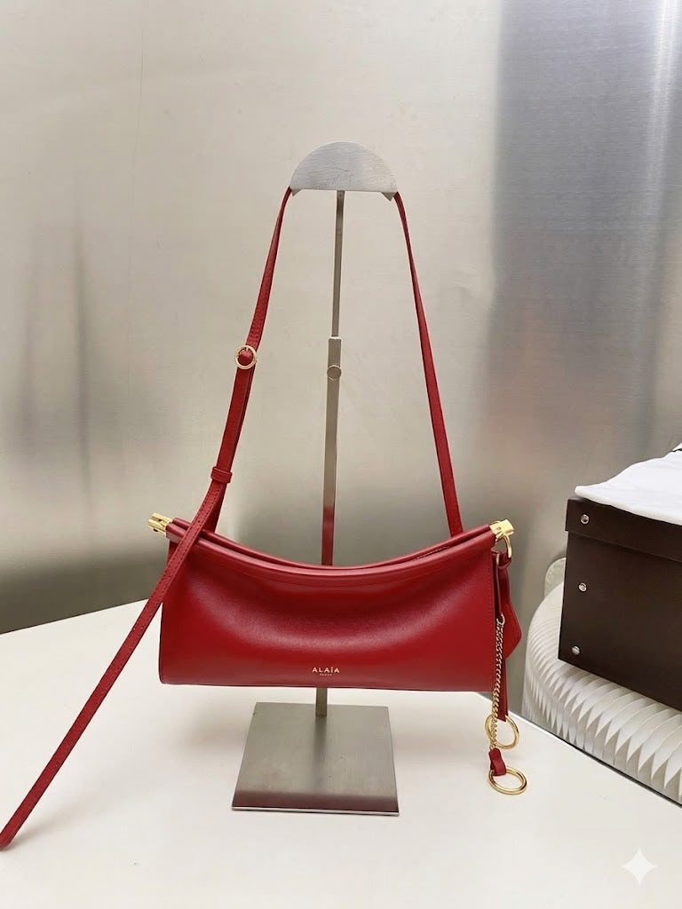 Alaia Le Click East West Nedium Bag