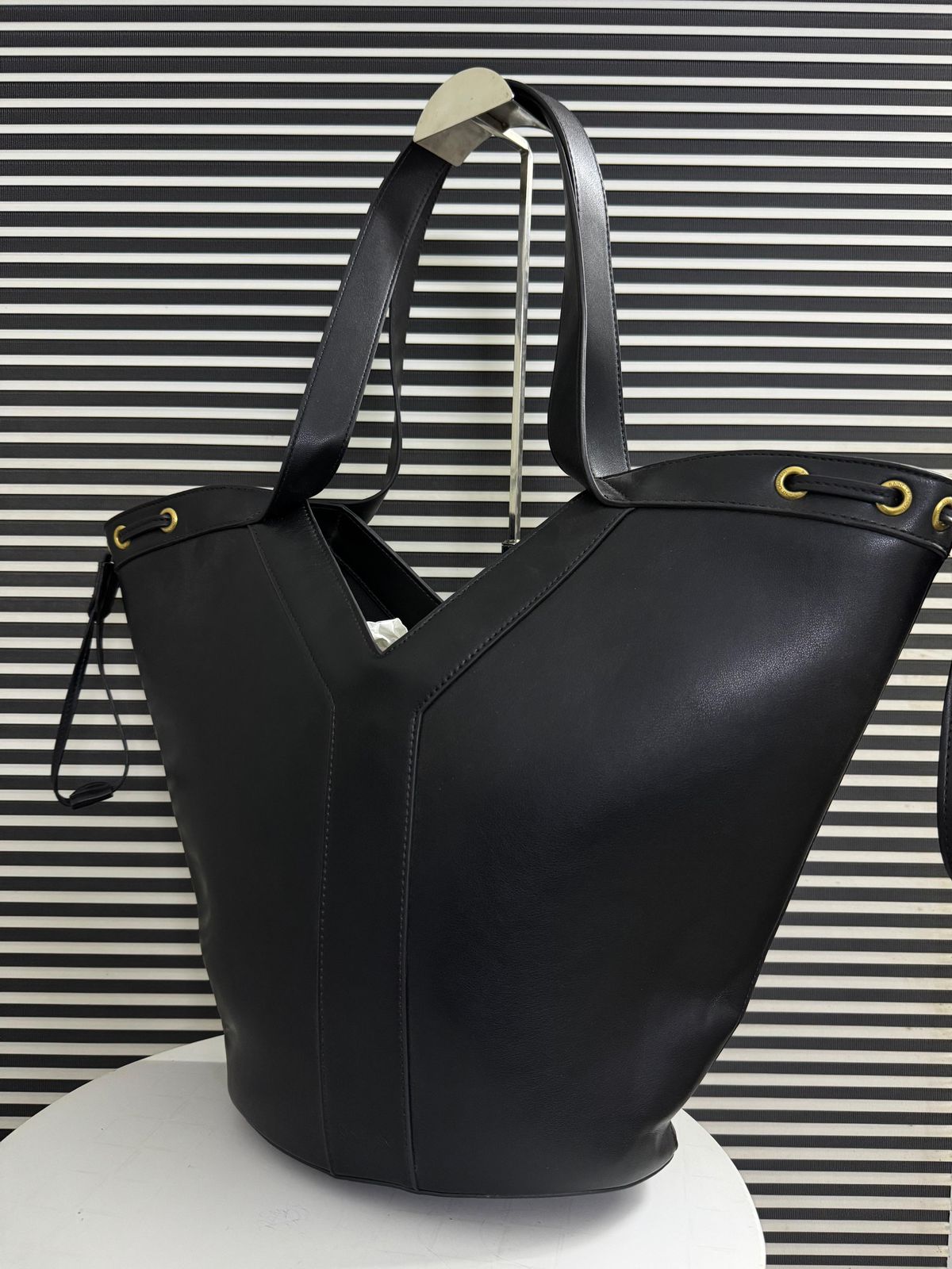 Saint Laurent Y large hobo in leather - Official Model