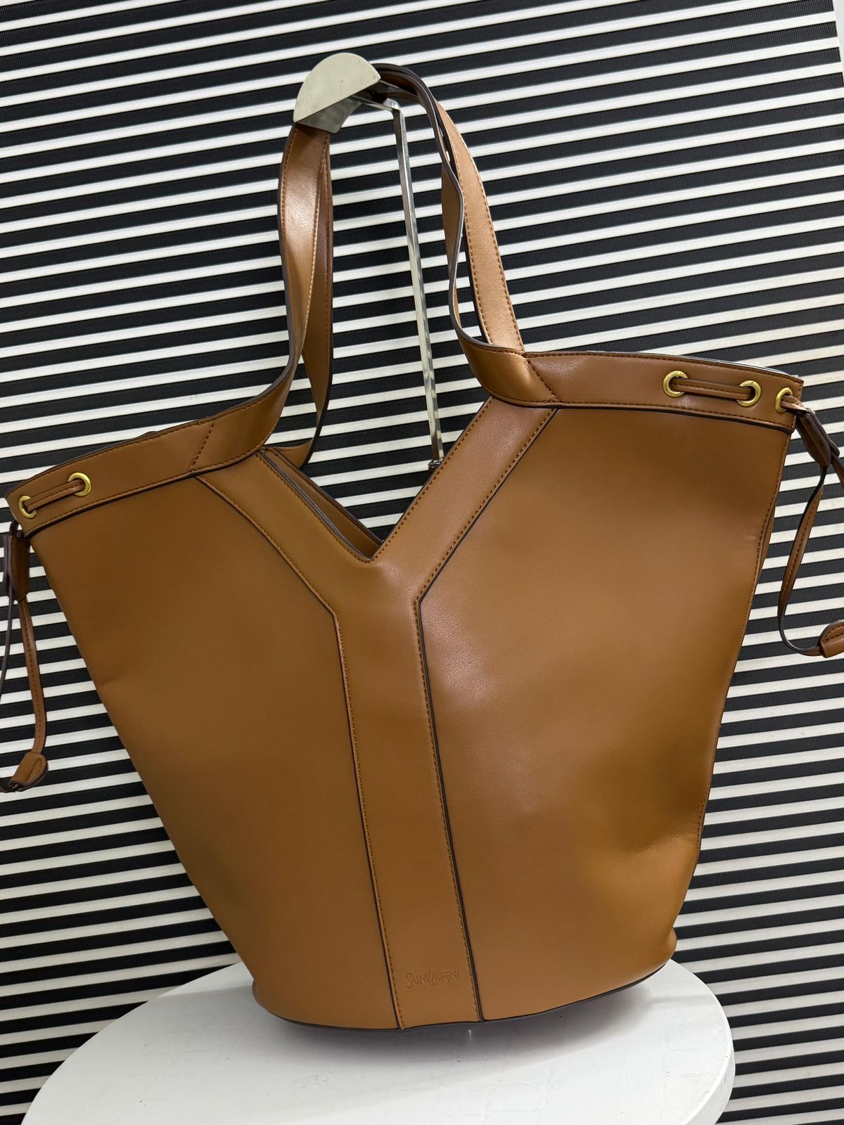 Saint Laurent Y large hobo in leather - Official Model