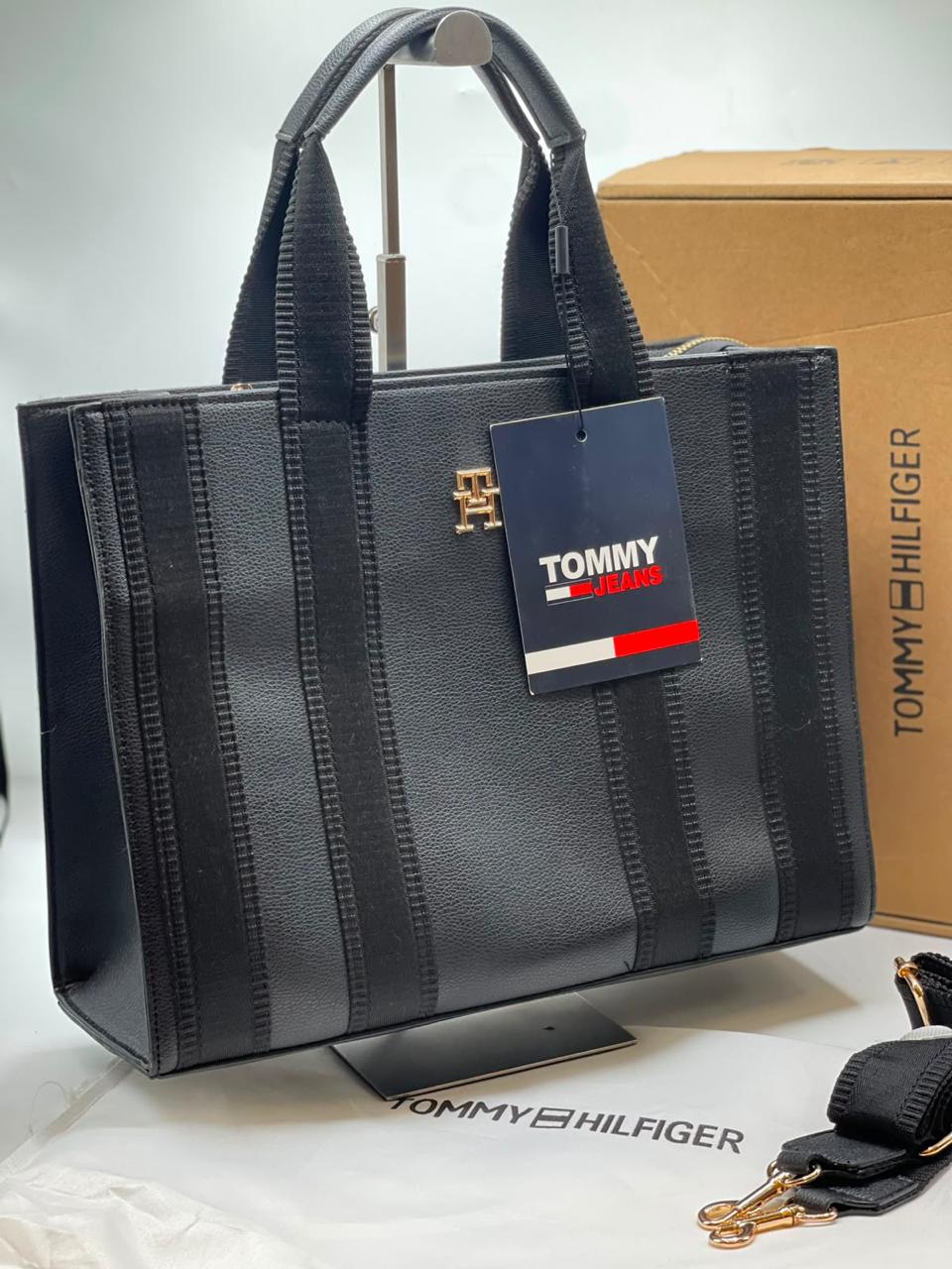 Tommy Hilfiger Signature Medium Tote Bag