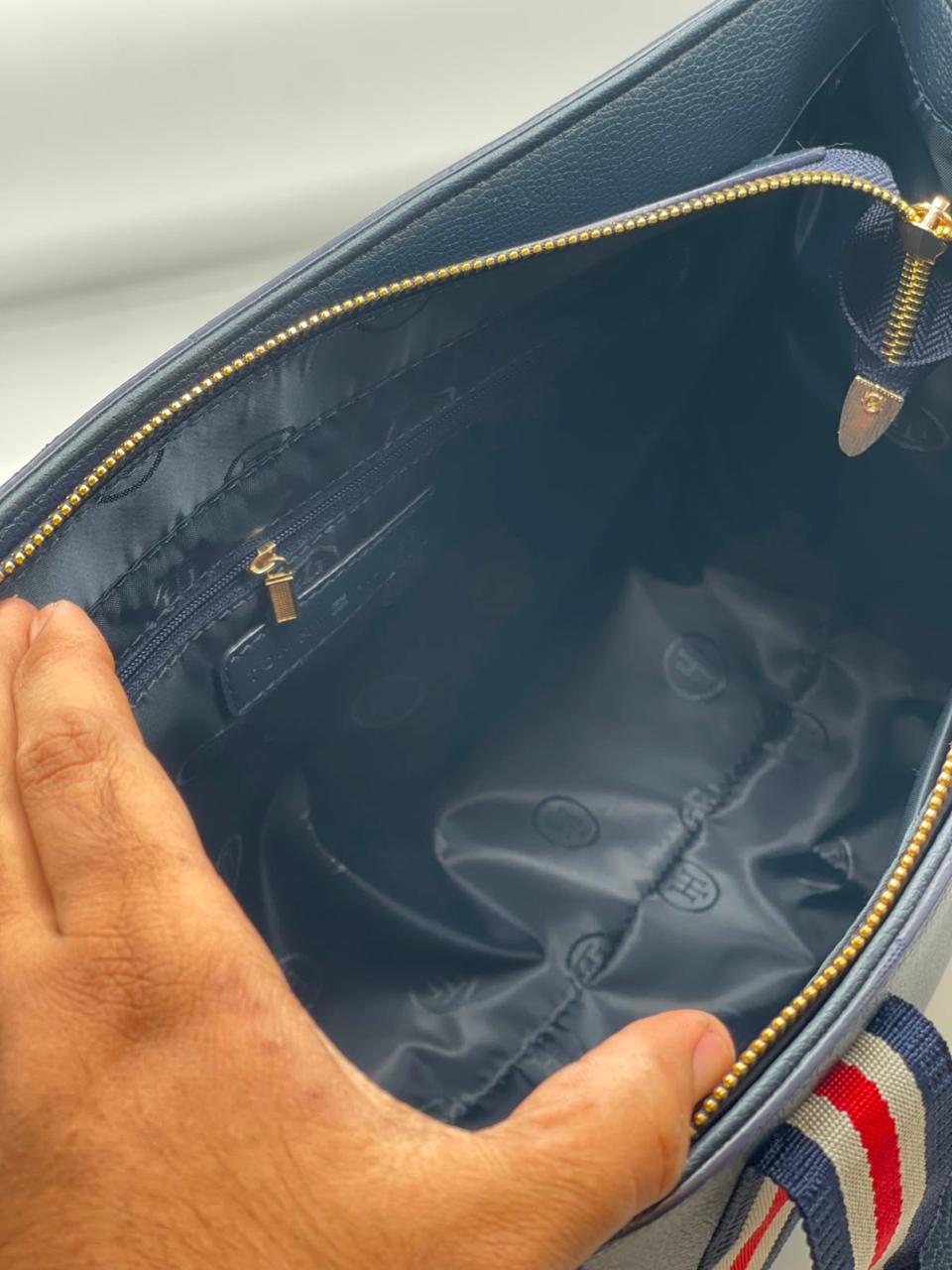 Tommy Hilfiger Signature Medium Tote Bag