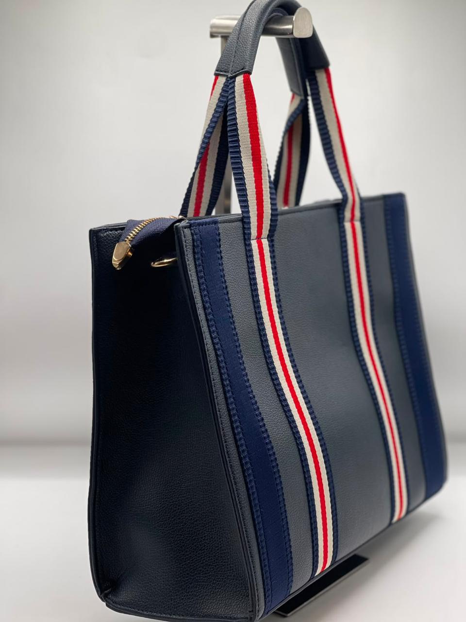 Tommy Hilfiger Signature Medium Tote Bag
