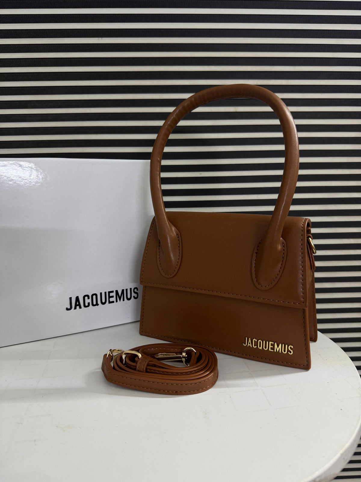 Jacquemes Le Chiquito Moyen Bag