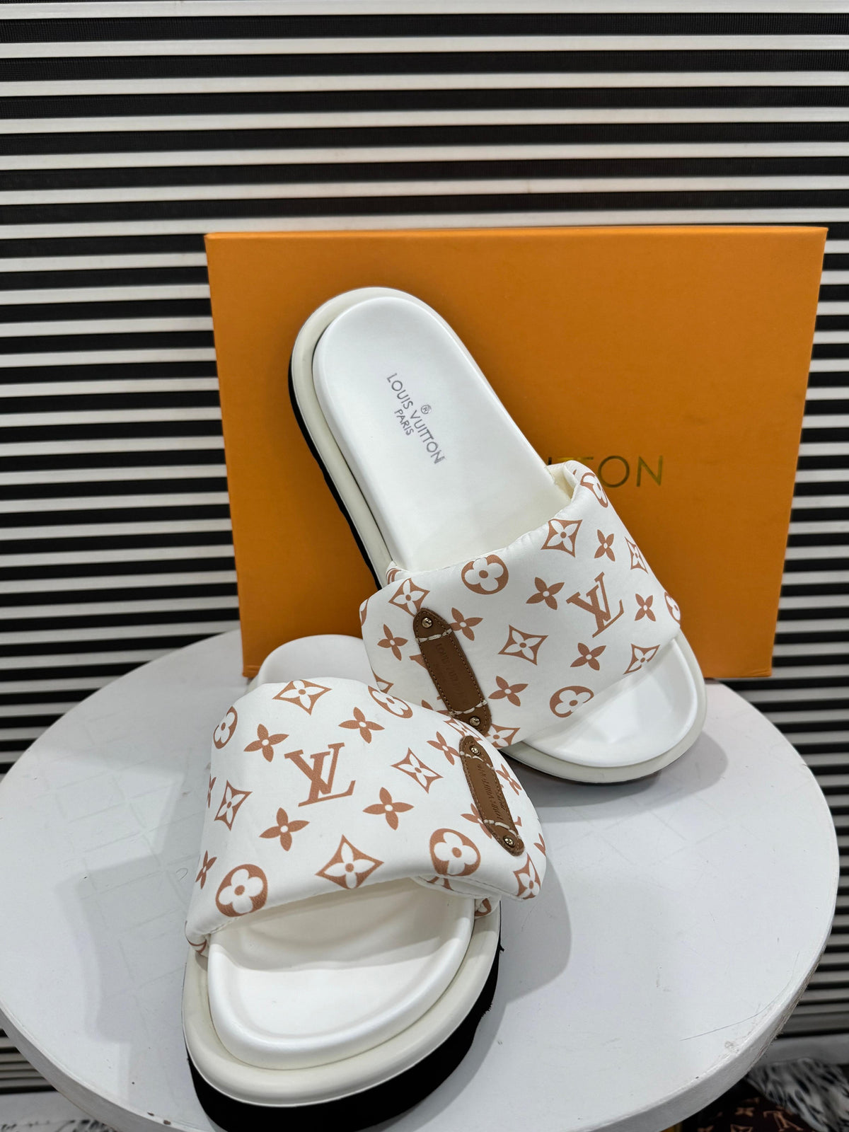 Lv Pool Pillow Flat Comfort Mule