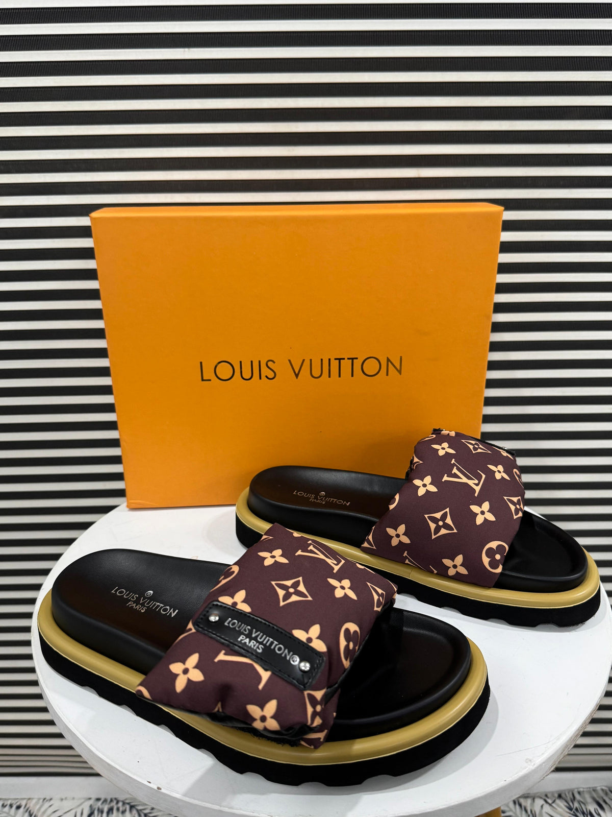 Lv Pool Pillow Flat Comfort Mule