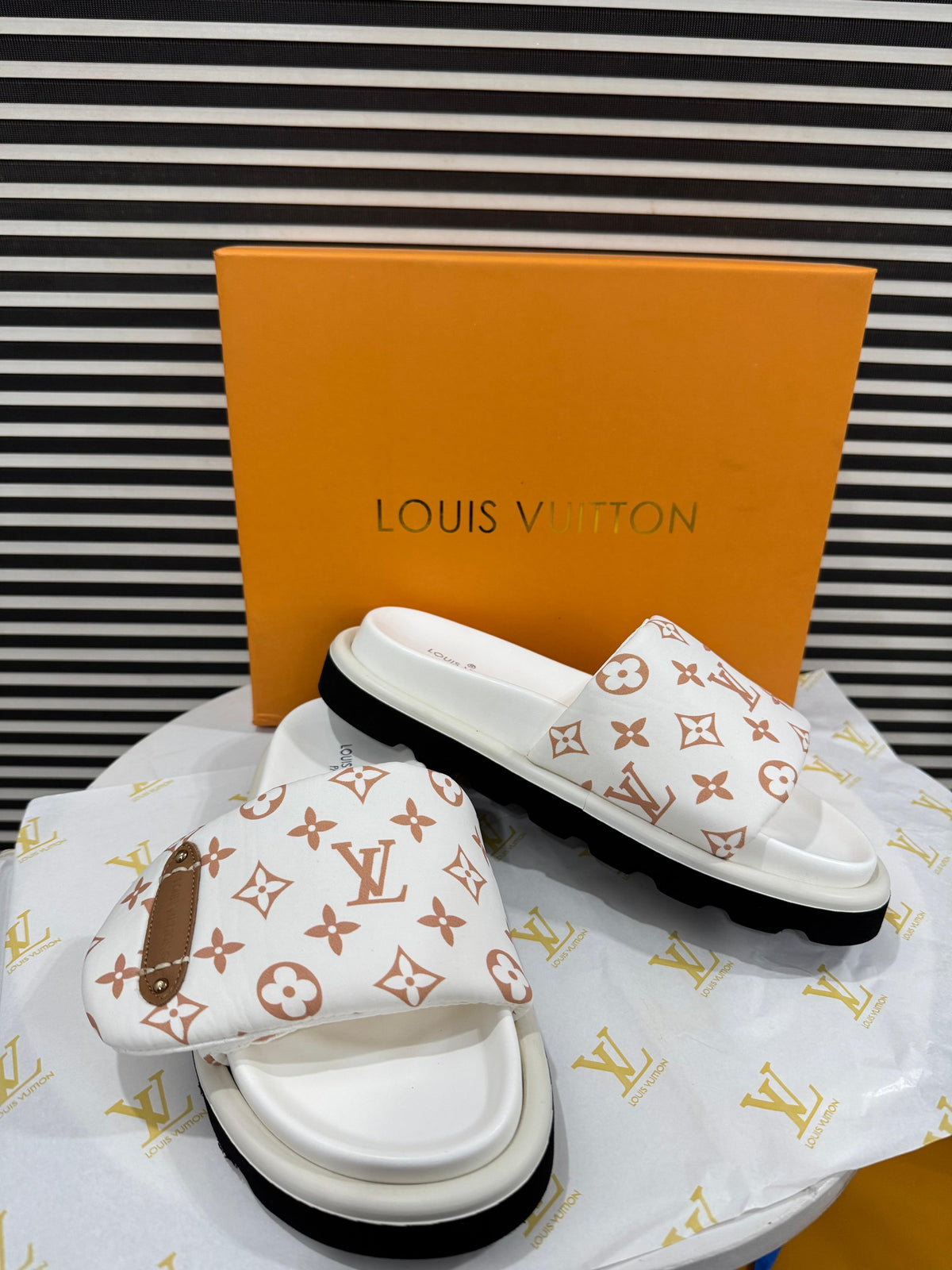 Lv Pool Pillow Flat Comfort Mule