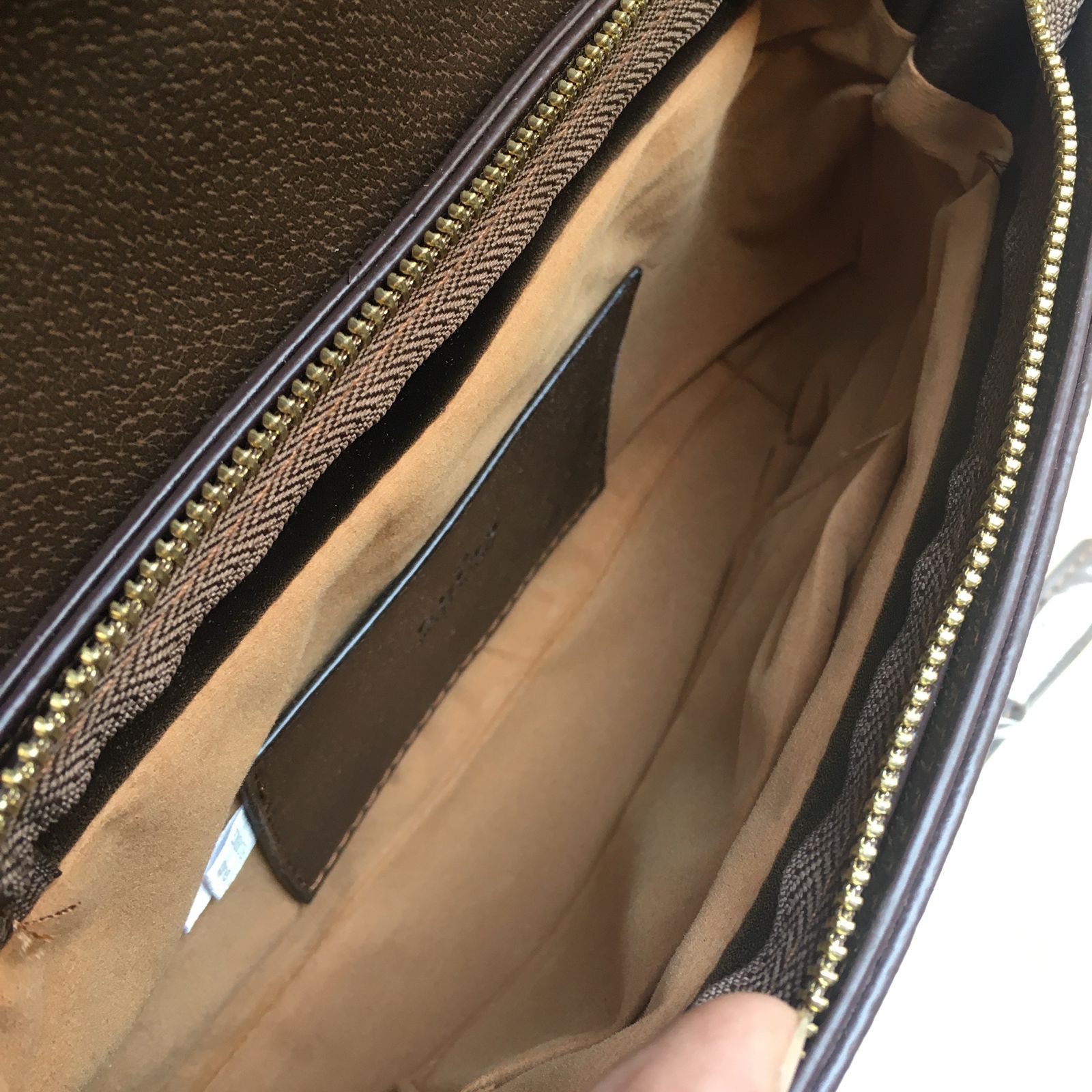 Gucci GG Supreme Shoulder Bag